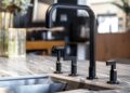 zlewozmywak w kuchni