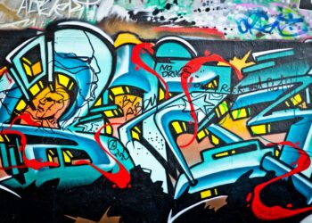 Jak usunąć graffiti na osiedlu