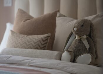 Łóżko tapicerowane 160×200 – jakie ma zalety?