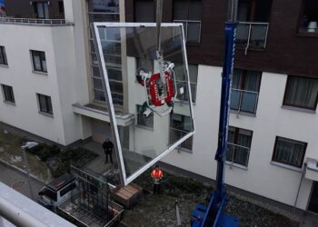 Okna PCV do mieszkania w bloku. Jakie parametry mają znaczenie w zabudowie miejskiej? 4