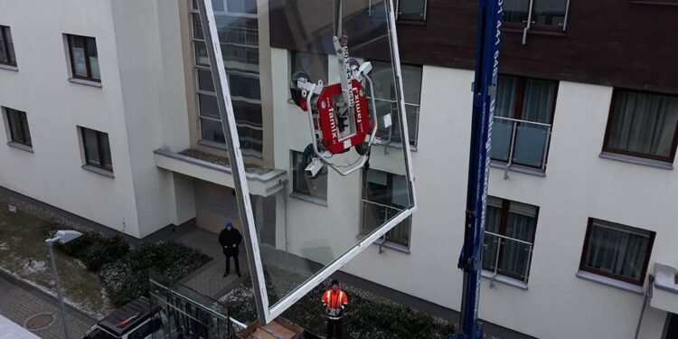 Okna PCV do mieszkania w bloku. Jakie parametry mają znaczenie w zabudowie miejskiej? 1