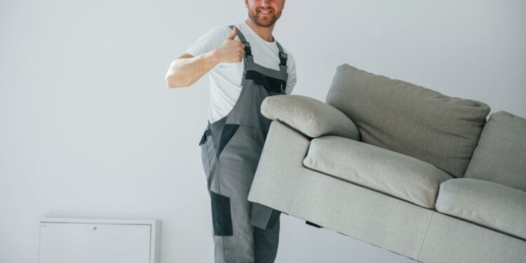Jak sprawdzić, czy sofa przejdzie przez drzwi? Pomiary przed dostawą